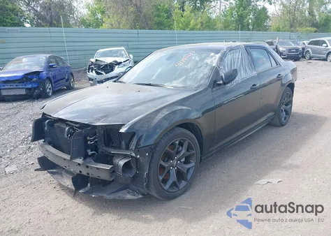 2022 Chrysler 300 S z USA, uszkodzony, nr VIN 2C3CCABT3NH107472